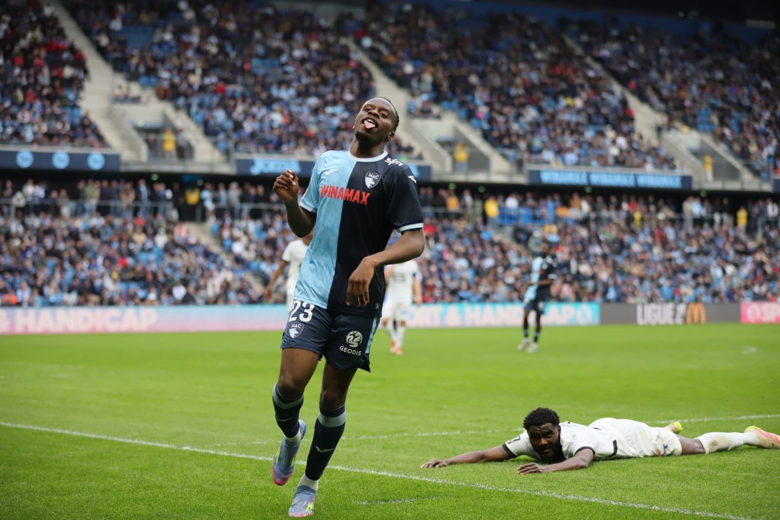 Junior Mwanga signe au HAC !